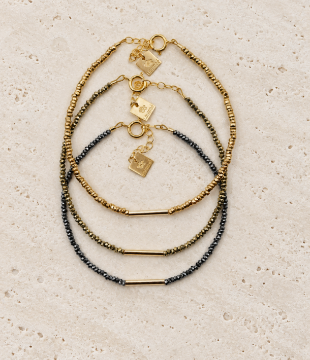 Collier Ninette 25 Bracelets Kaia en hématite dorée, kaki et grise avec tubes en or laminé