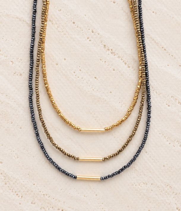 Collier Ninette 26 Colliers Kaia en hématite dorée, kaki et grise avec tubes en or laminé