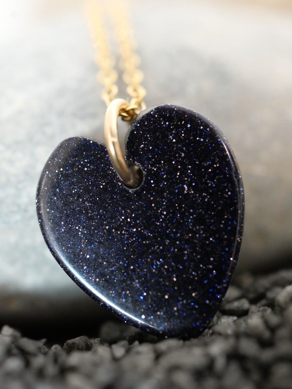 collier fin femme en pierres naturelles bleues