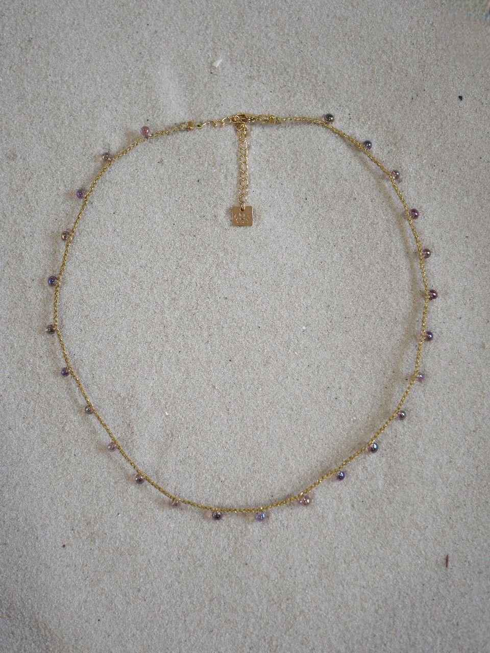 Collier fin sur cordon avec des perles multicolore