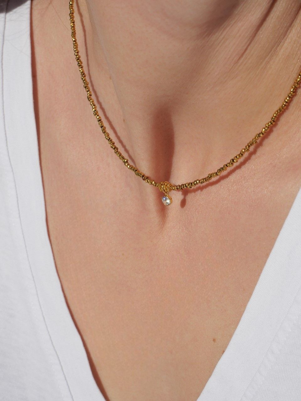collier fin en pierres naturelles