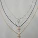 collier fin avec une petite croix
