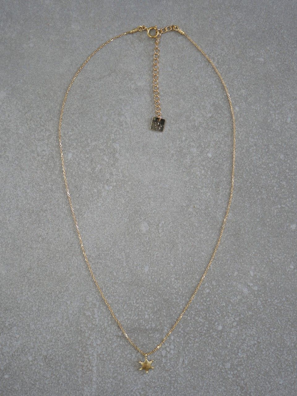 collier ras de cou femme avec Etoile
