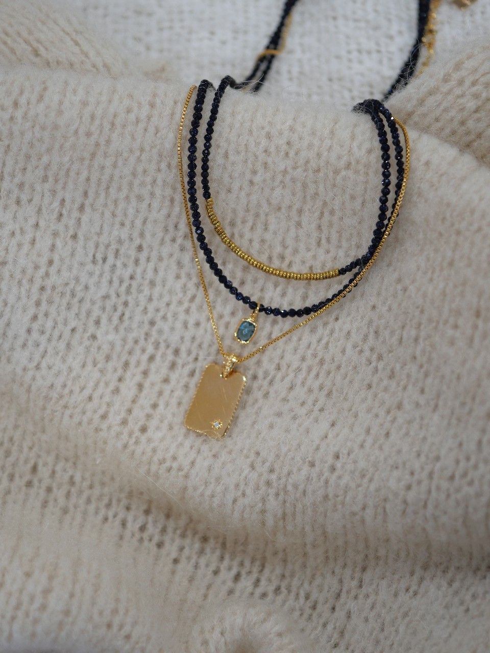 collier fin femme en pierres naturelles bleues