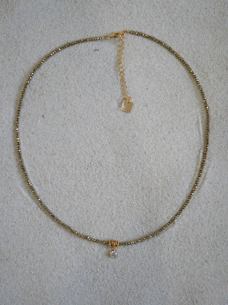 collier fin en pierres semi précieuses et gold filled
