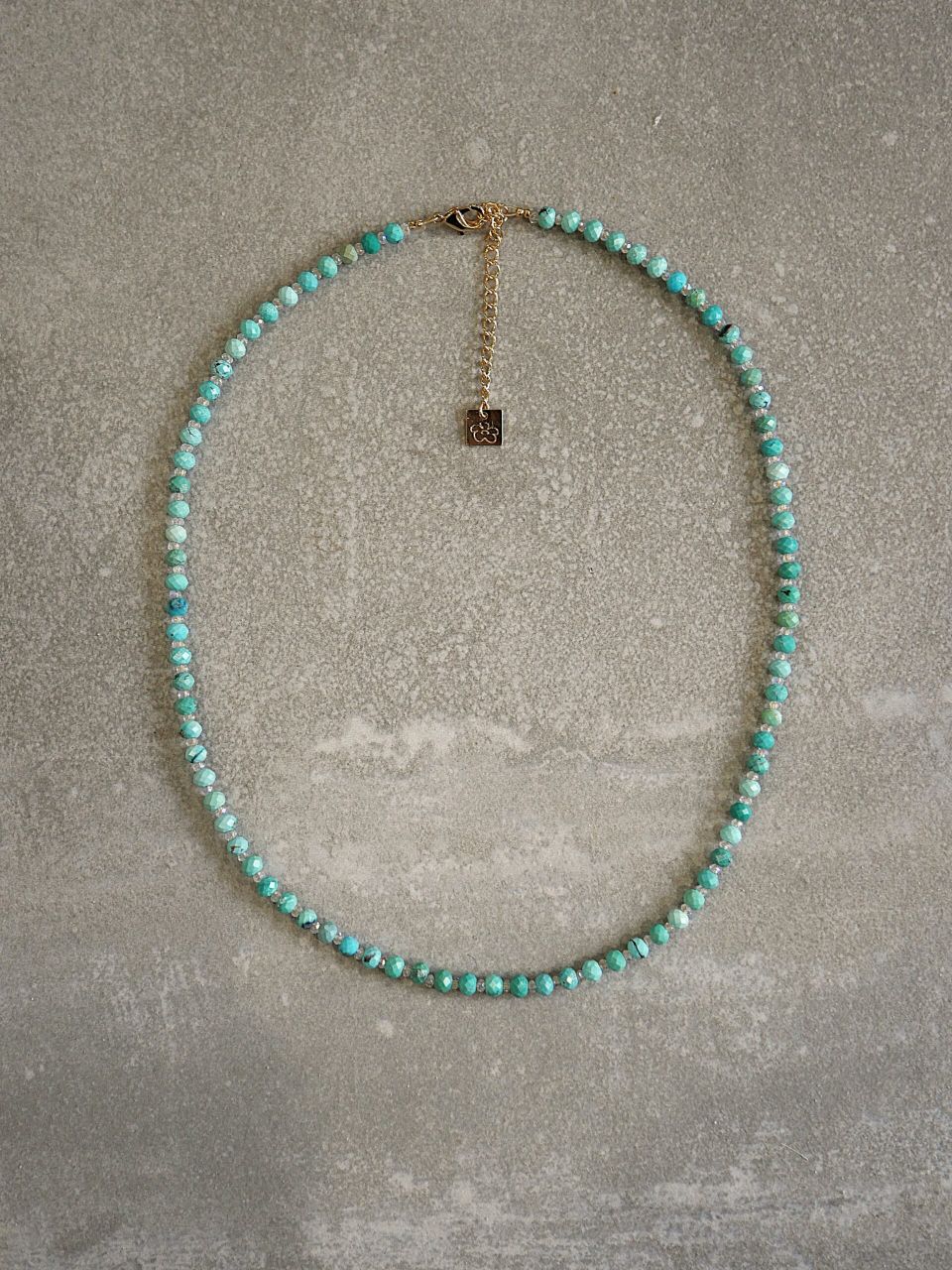 collier en turquoise naturelle et cristal