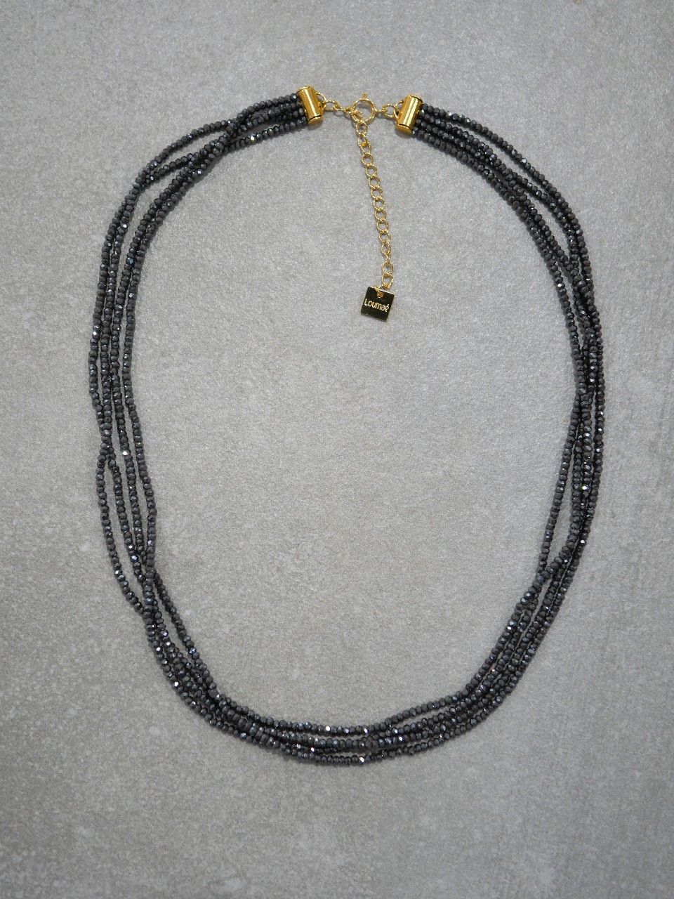 collier femme multi rangs en pierres naturelles grises