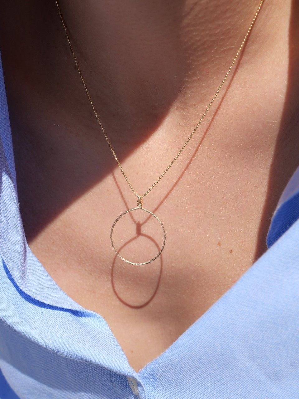 Collier fin en argent 925,plaqué or 3 microns 18 carats avec un pendentif rond en gold filled