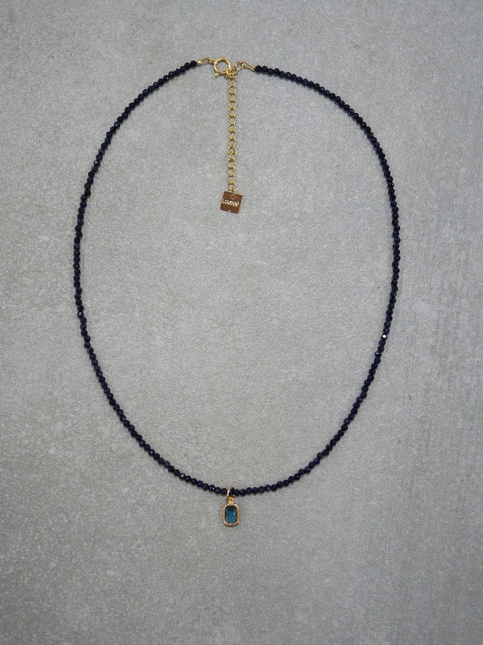 Collier fin femme en pierres naturelles bleues