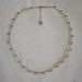 Collier fin sur cordon avec des perles multicolore