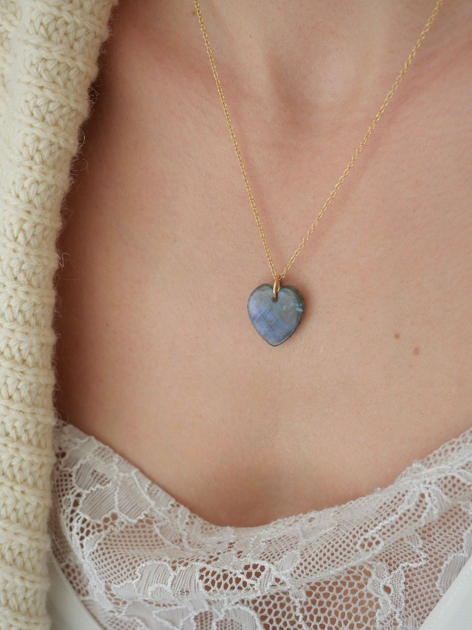 collier femme en gold filled et pierre grise