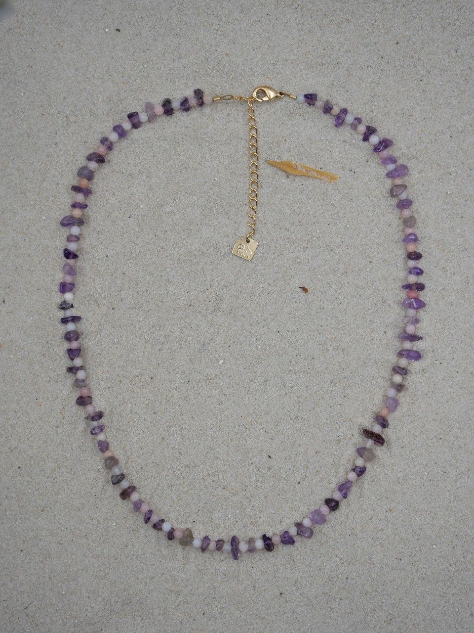 Collier ras de cou en pierres naturelles violettes
