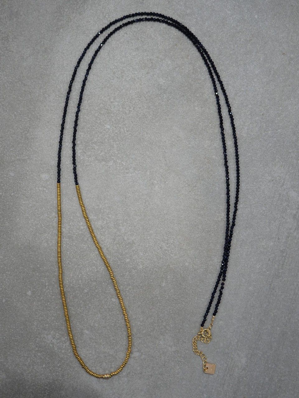 sautoir fin femme en pierres semi précieuses bleues