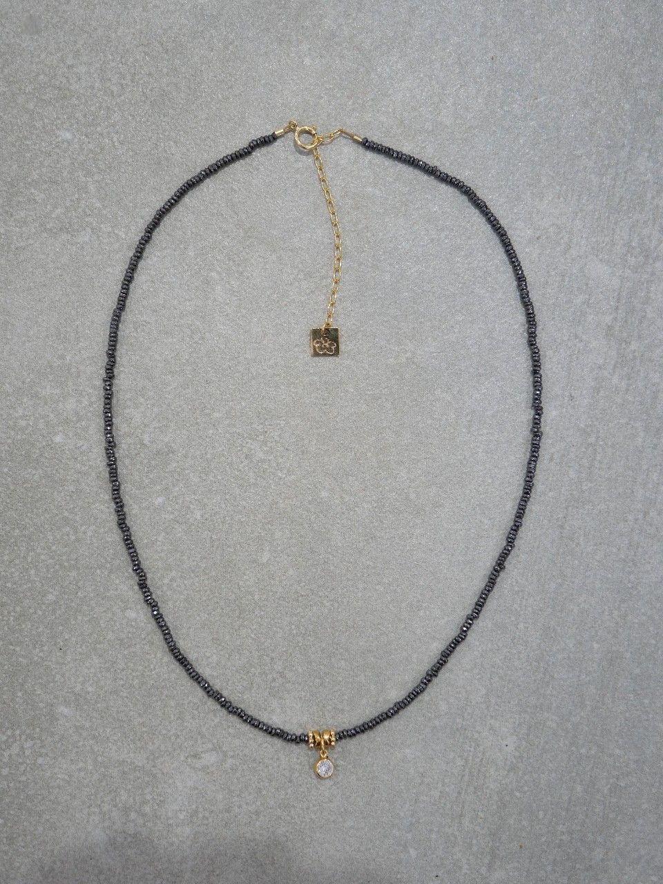 Collier fin en pierres semi précieuses et gold filled