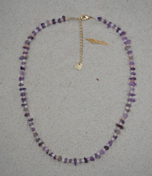 Collier ras de cou en pierres naturelles violettes