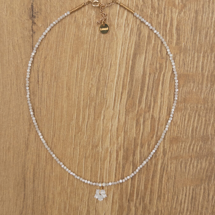 Collier ras de cou en perles naturelles blanches