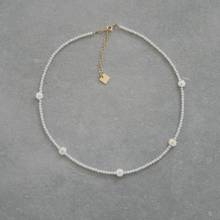 Collier en pierres naturelles blanches