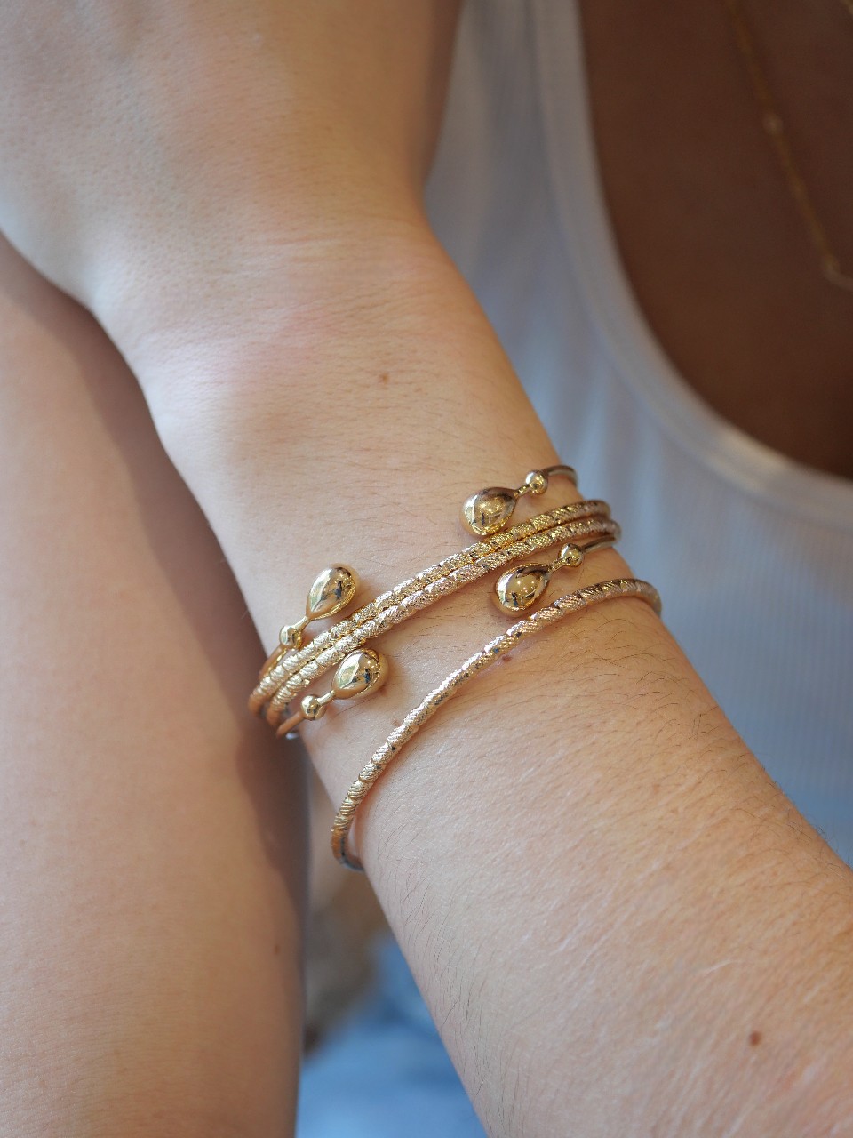 Bracelet jonc texturé femme ajustable plaqué or 3 microns