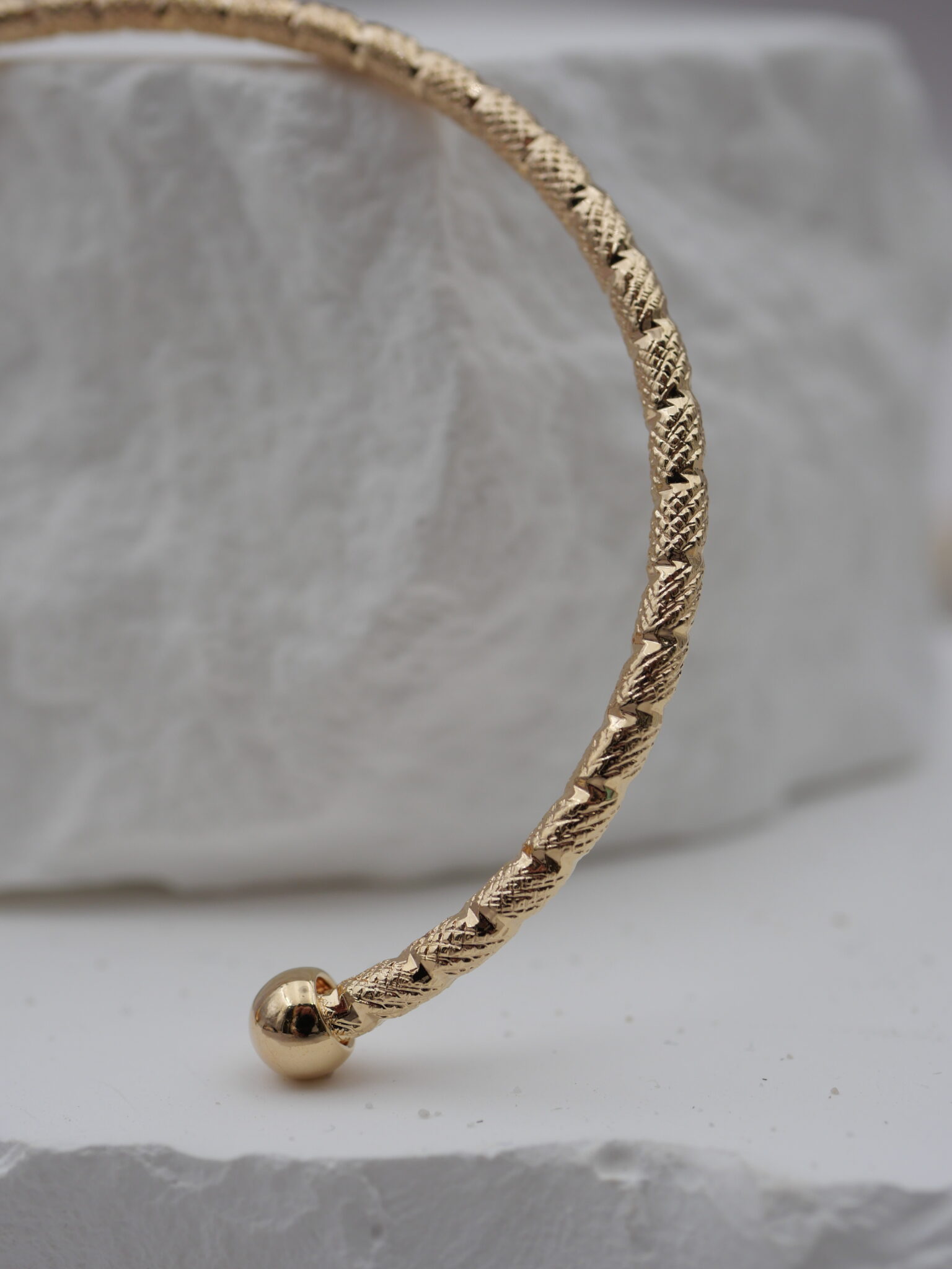 Bracelet jonc texturé femme ajustable plaqué or 3 microns