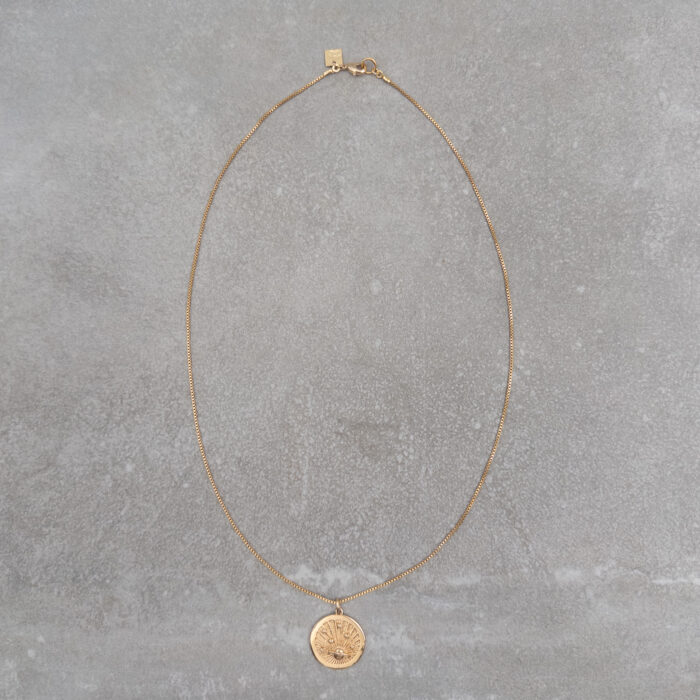 Collier tendance en gold filled avec une médaille