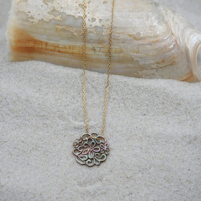 collier en gold filled et nacre grise