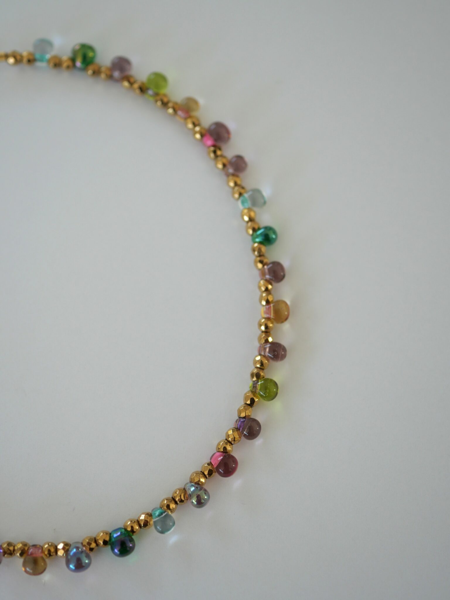 Bracelet de cheville Bloom rainbow 3 Bracelet de cheville en or laminé avec perles Miyuki multicolores et hématite dorée fait main