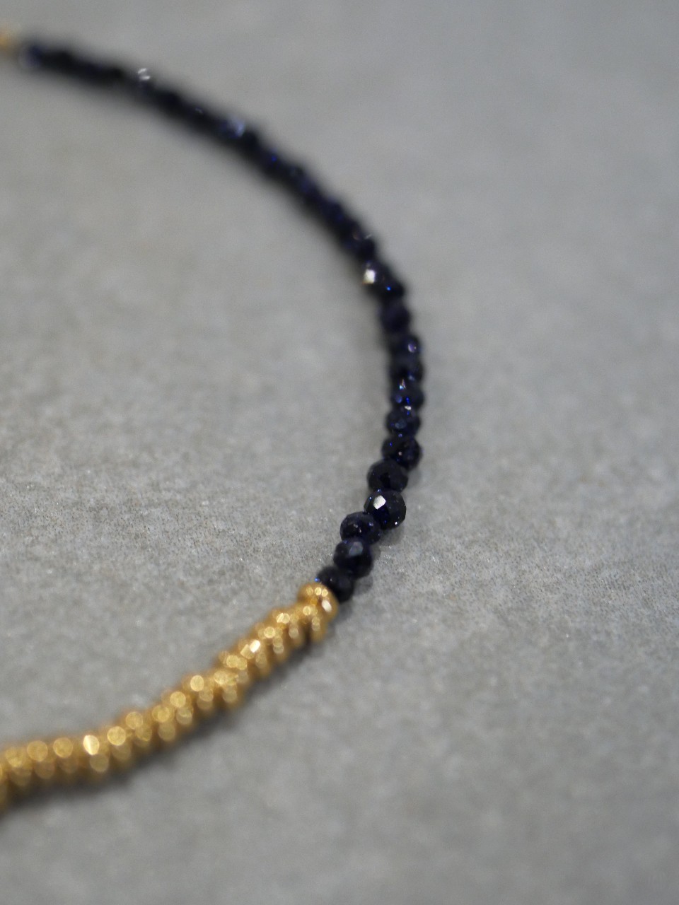 bracelet fin femme en pierres blues