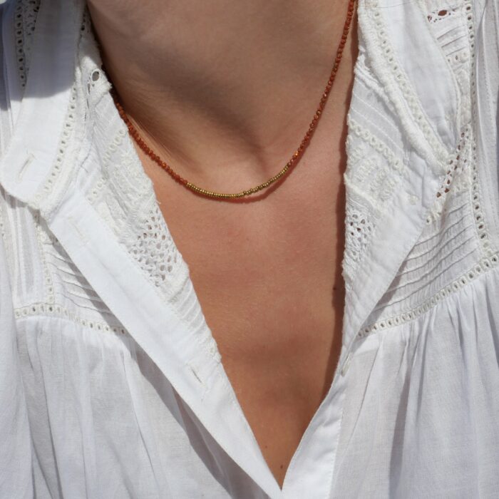 collier fin en pierres naturelles