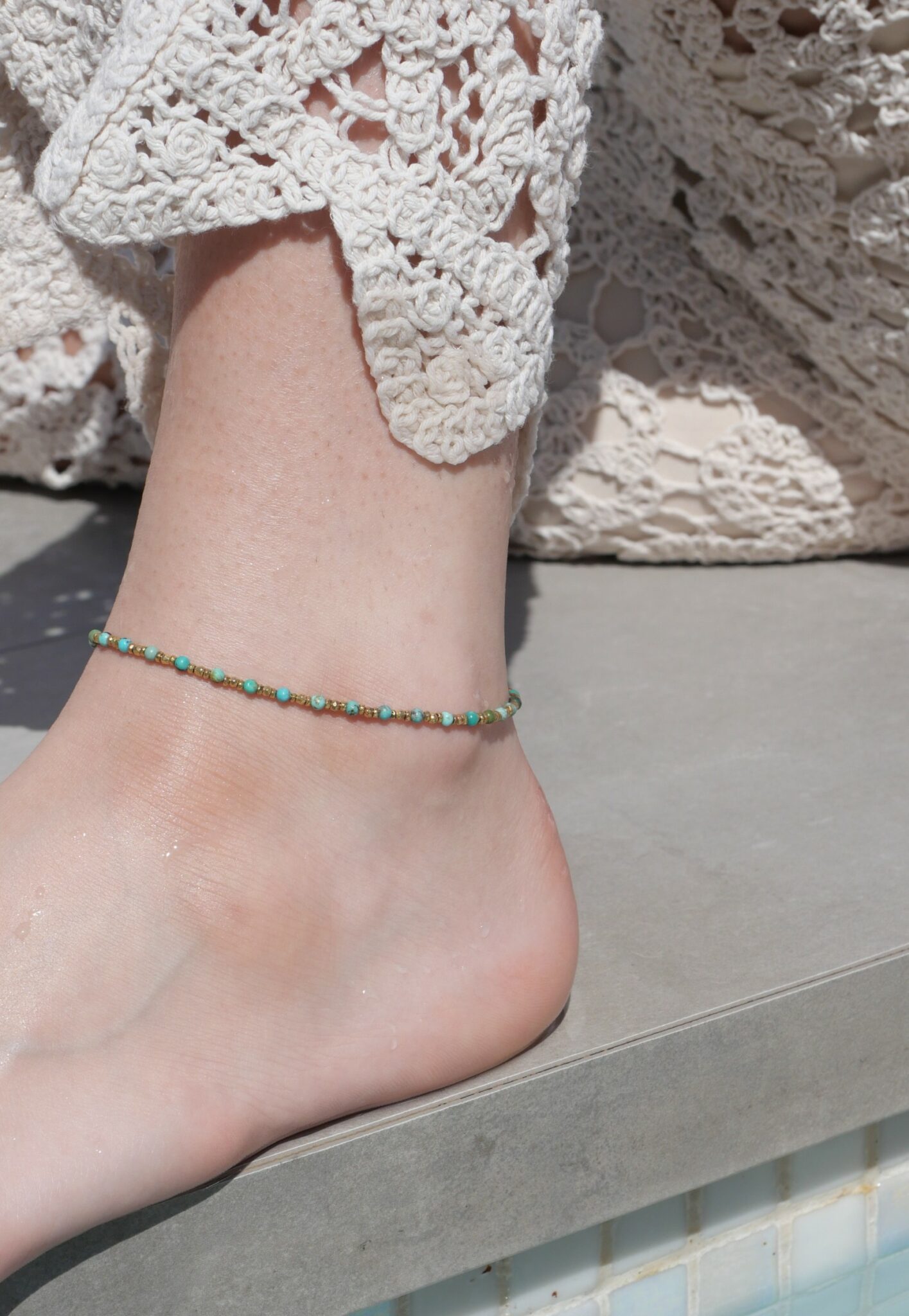 Bracelet de cheville Lova turquoise 2 Bracelet de cheville Lova turquoise — Loumaé Bijoux