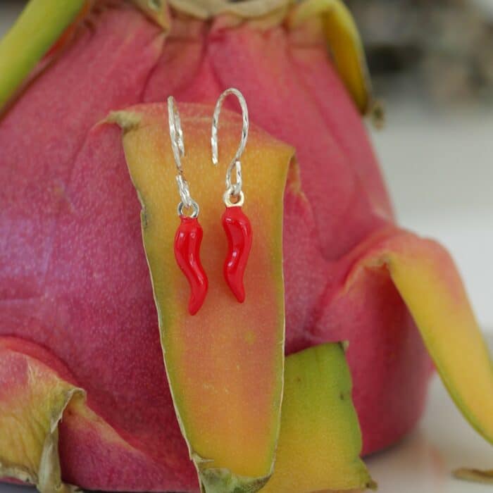 Boucles d’oreilles argent avec mini piment rouge émaillé suspendu