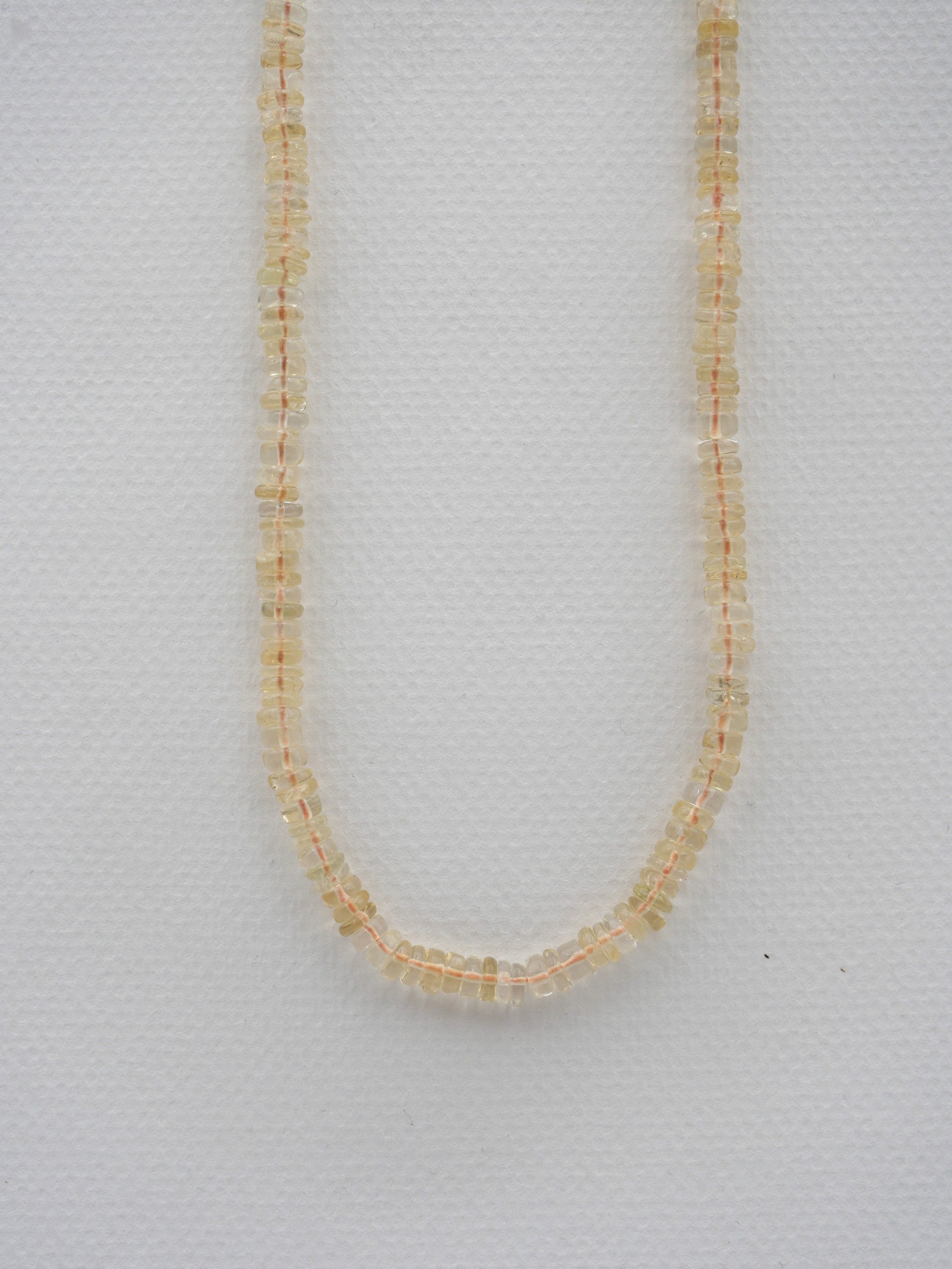 Collier Soléa 5 Collier Solea en citrine naturelle facettée, pierres aux nuances jaune miel montées en ras de cou avec fermoir et chaînette d'extension en or laminé