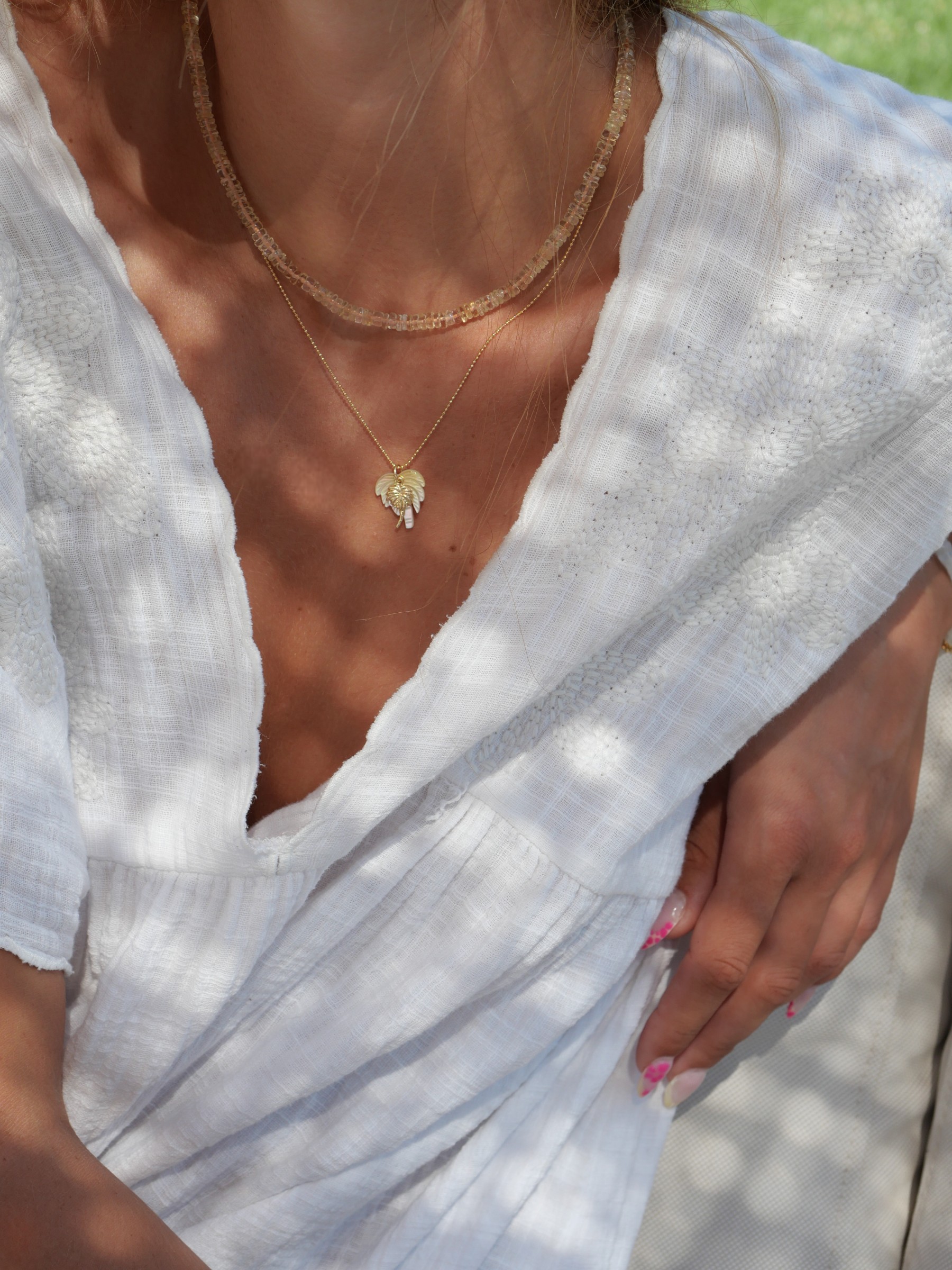 Collier Soléa 3 Collier Solea en citrine naturelle facettée, pierres aux nuances jaune miel montées en ras de cou avec fermoir et chaînette d'extension en or laminé