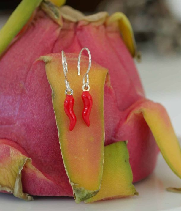 Boucles d’oreilles argent avec mini piment rouge émaillé suspendu