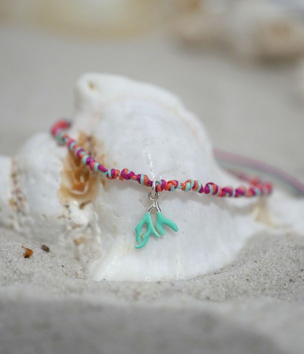 Bracelet Arielle en cordons noués multicolores avec pendentif corail en argent 925 émaillé, bijou fait main Loumaé
