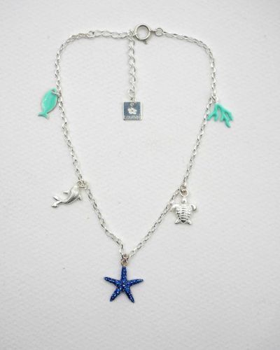 Bracelet de cheville Calypso en argent 925 avec breloques marines émaillées : étoile de mer bleue, poisson turquoise, corail, tortue.
