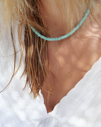 Collier Azura en amazonite naturelle facettée, pierres aux nuances turquoise et bleu lagon, montées avec fermoir et chaînette d'extension en or laminé (gold filled).