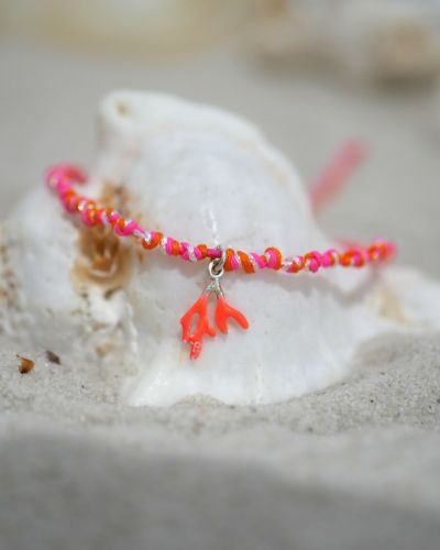 Bracelet Arielle en cordons noués multicolores avec pendentif corail en argent 925 émaillé, bijou fait main Loumaé