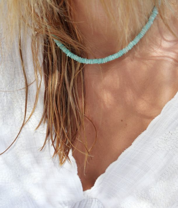 Collier Azura en amazonite naturelle facettée, pierres aux nuances turquoise et bleu lagon, montées avec fermoir et chaînette d'extension en or laminé (gold filled).