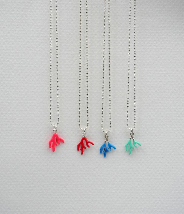 Collier Arielle en argent 925 plaqué or 3 microns avec pendentif corail émaillé rouge ou turquoise, bijou fin fait main Loumaé
