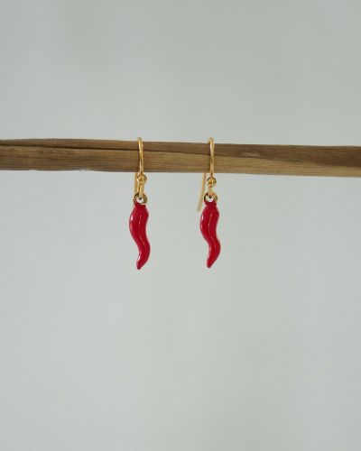 Boucles d’oreilles plaqué or avec mini piment rouge émaillé