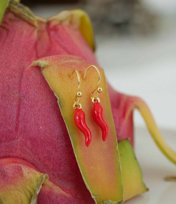 Boucles d’oreilles argent avec mini piment rouge émaillé suspendu