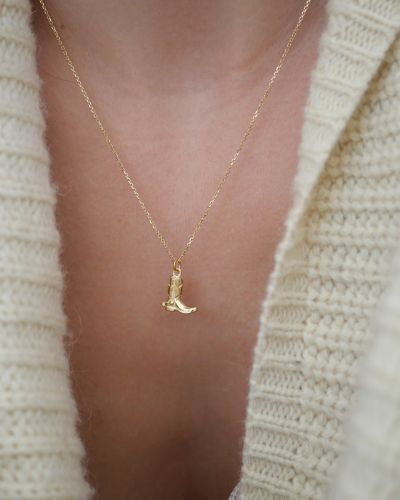 Collier Elsa en or laminé avec pendentif botte de cowboy, collier western chic pour femme.