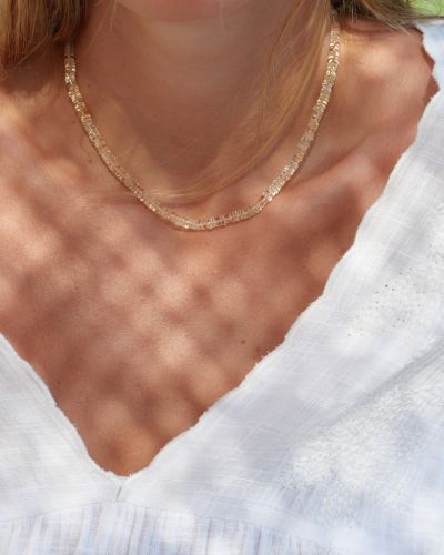 Collier Ninette 6 Collier Solea en citrine naturelle facettée, pierres aux nuances jaune miel montées en ras de cou avec fermoir et chaînette d'extension en or laminé