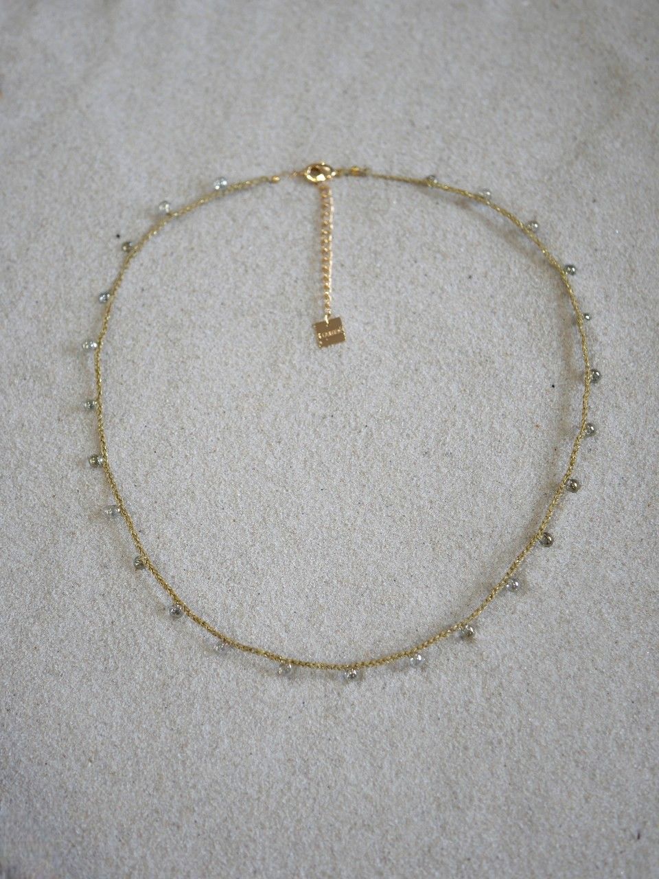 Collier fin sur cordon avec des perles doré/argenté